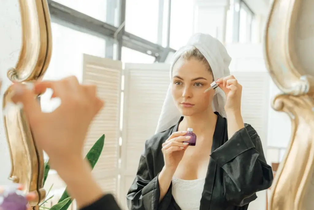 清水洗臉的逆天好處：告別肌膚問題，擁抱透亮光澤！